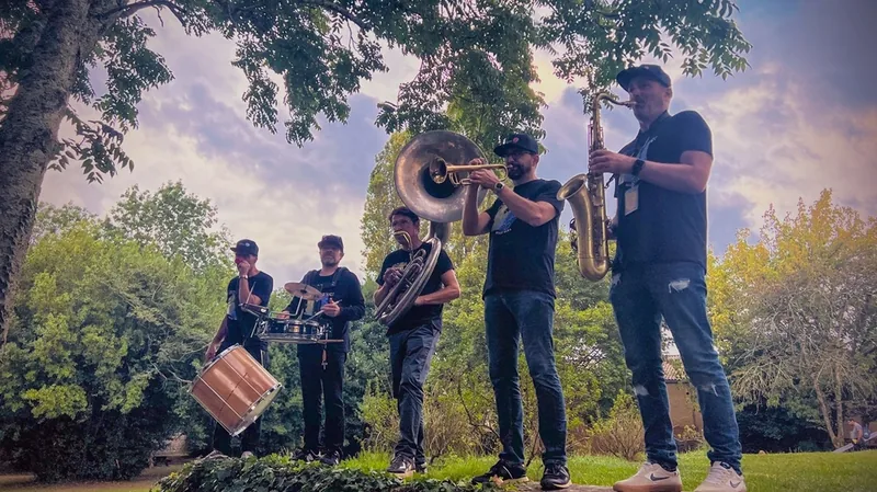 Déambulation du Nola District Brass Band: Live Repertoire