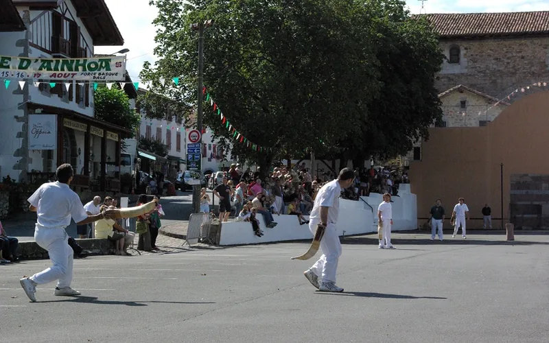Fêtes patronales in Ainhoa: Live Repertoire