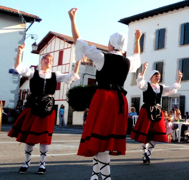 Basque Folk Dance Show in Urrugne
