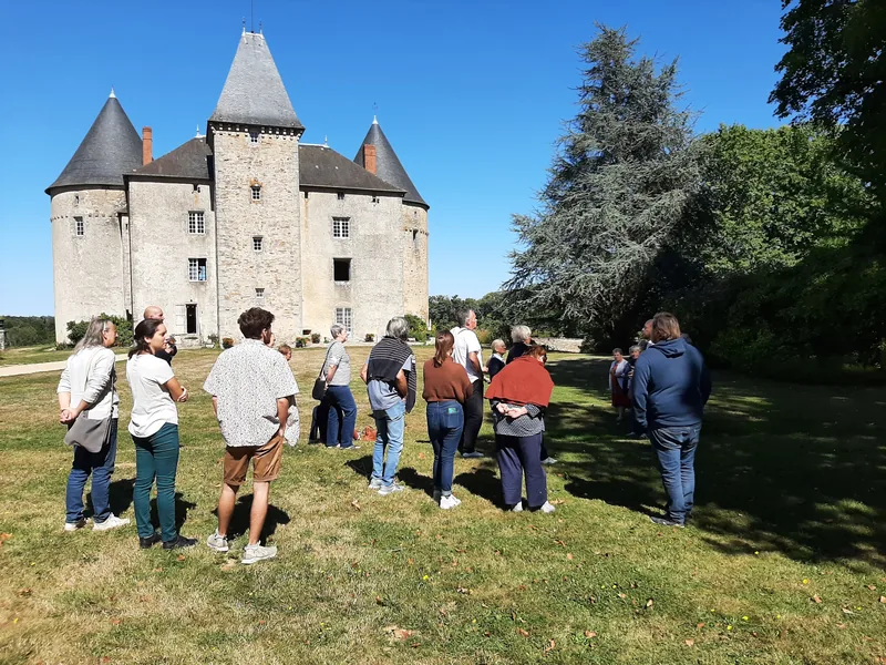 Visite du Chateau de Brie et de Sa Grange Medievale