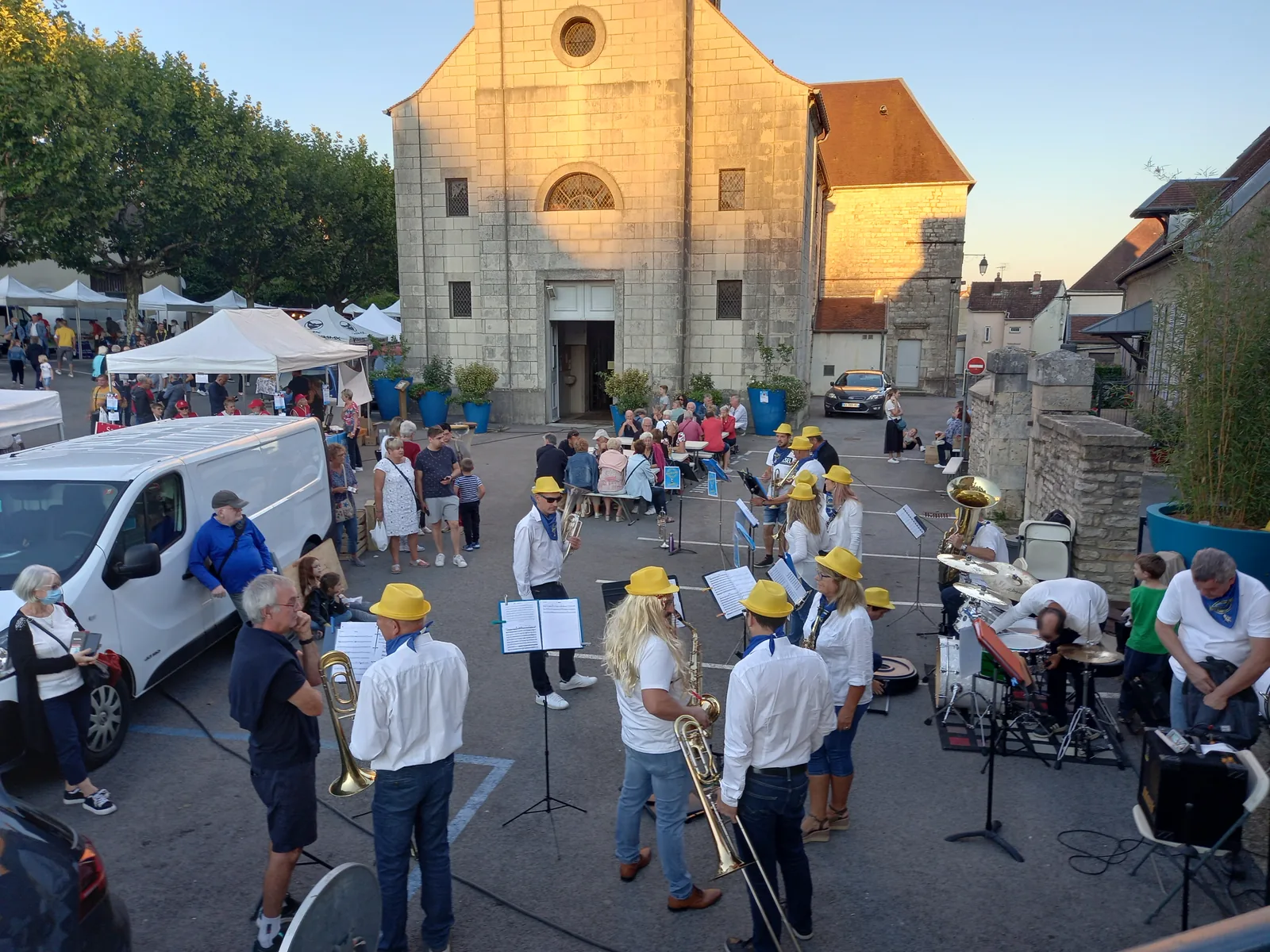 Saint-Vit Guinguette Market: Local Producers & Fun