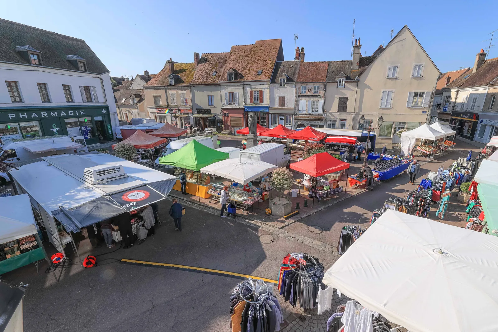 Châtillon-Coligny Market: Local Goods Every Friday
