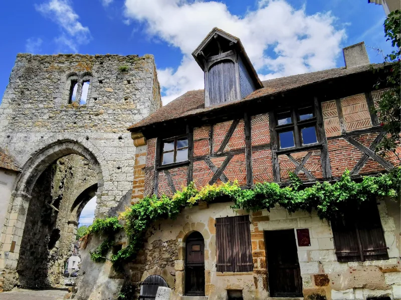 Mennetou-sur-Cher: Medieval Clues for Young Visitors