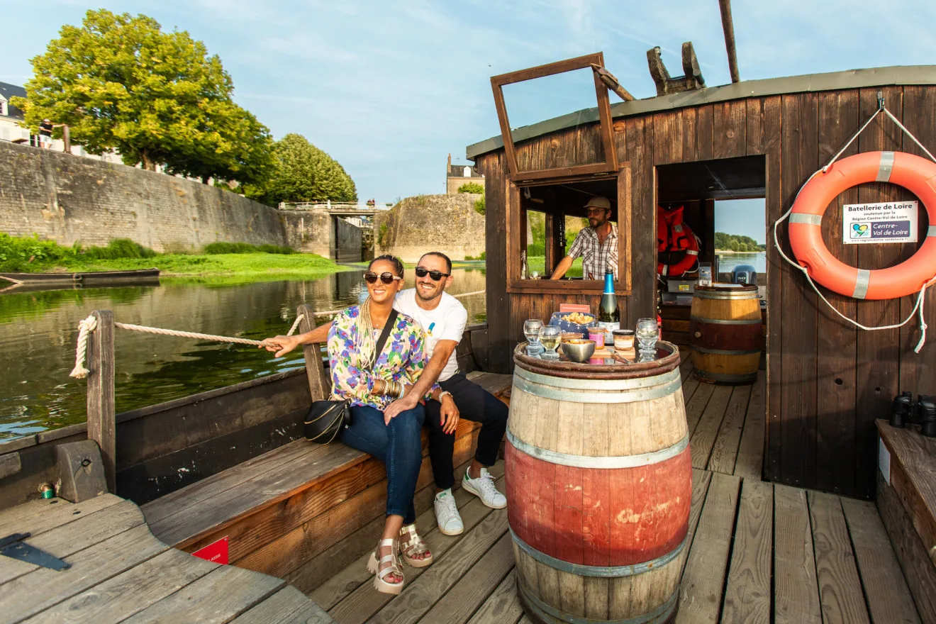 A toue cabanée to a wild island of the Loire