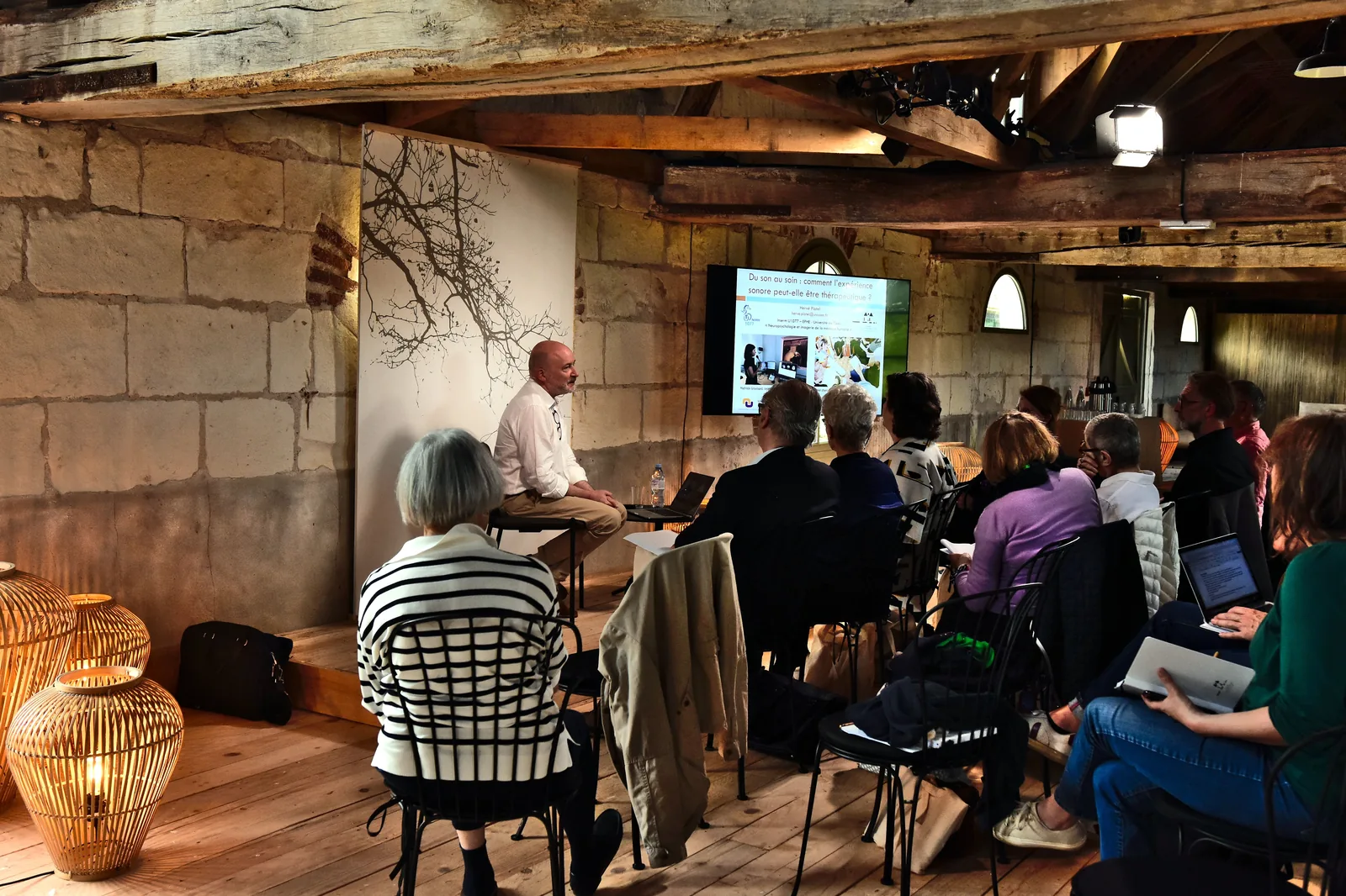 Conversations sous l’arbre in Chaumont-sur-Loire: Engaging交流