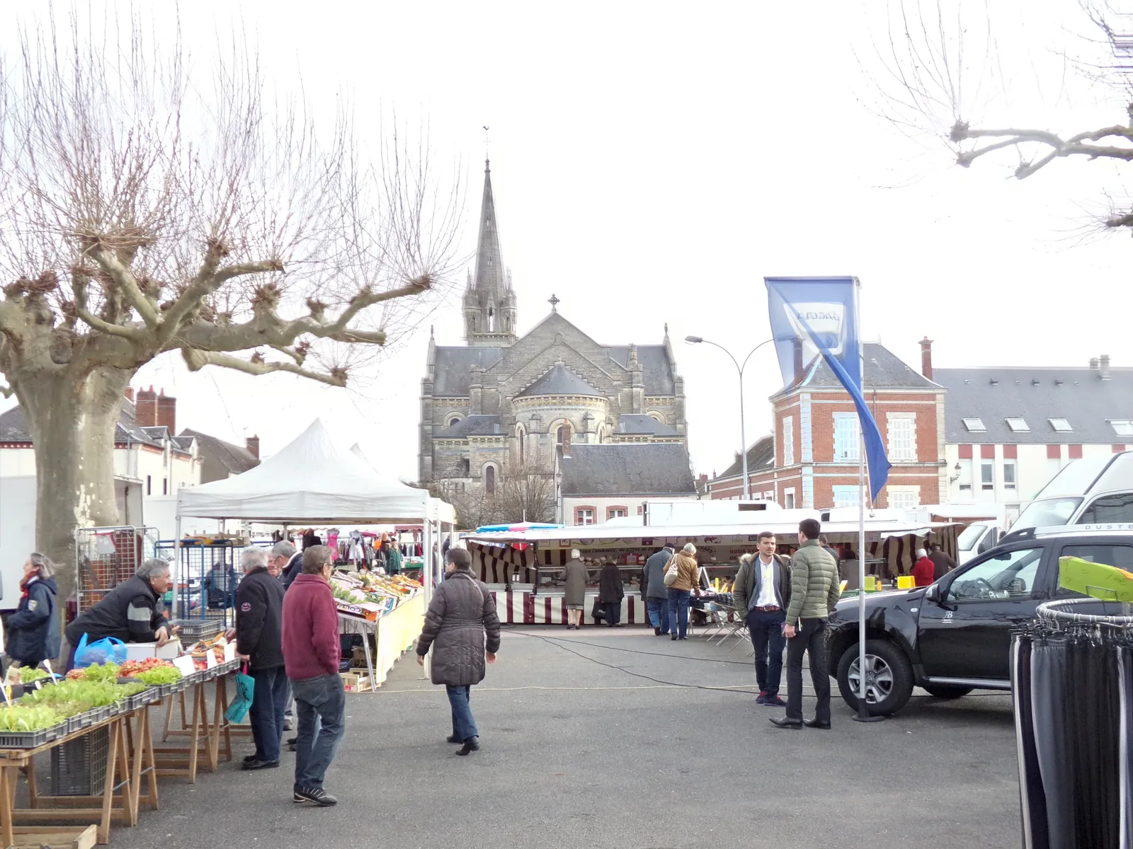 Briare Market in Châtillon-sur-Loire: Fresh Local Goods
