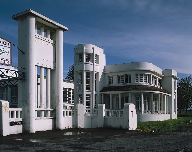 Val de Sully: Photography and the Art of Building